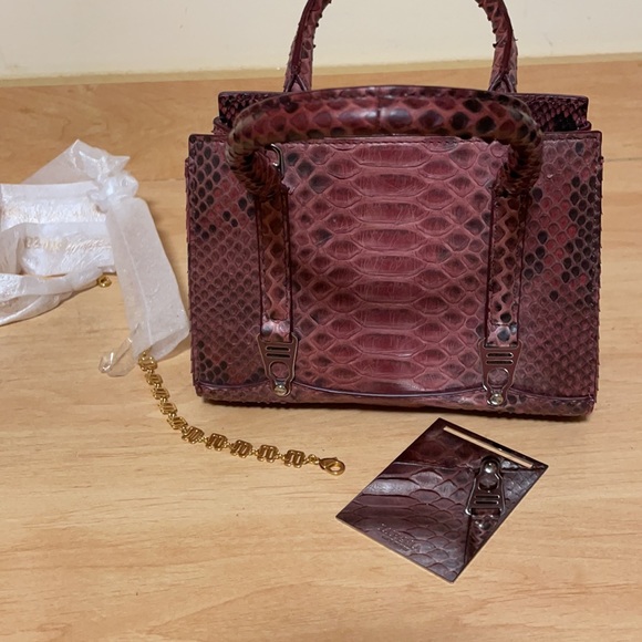 Gorgeous New La Perla Python Skin Mini Bag with gold chain and mirror included. - Picture 2 of 6